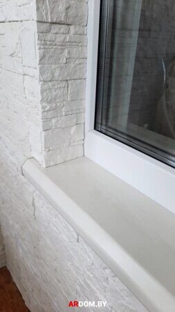 Ремонт балкона. Декоративный белый камень, пробковый пол, подвесное кресло, камин, подоконник Данке, Минск 114