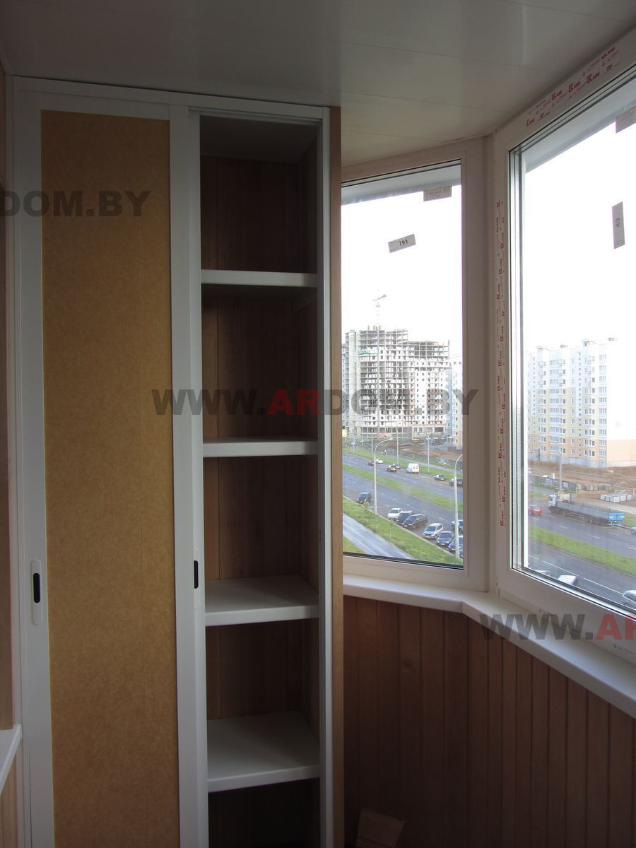 Высокий шкаф на балконе в Минске