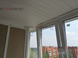 потолочный пластик узкий белый для внутренней отделки балкона