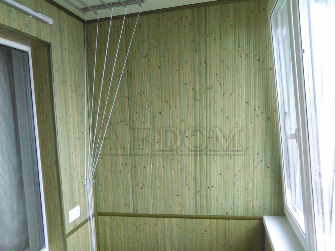 бамбуковые полотна на стенах балкона для внутренней отделки