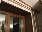 Ламинация и откосы на окнах - Коричневый окна и темные откосы