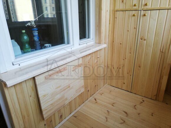 Ремонт балкона, шкаф из дерева и стол,  Отделка вагонкой в Минске